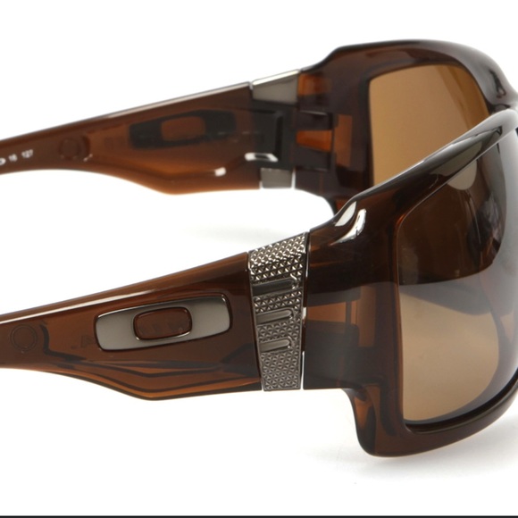 Oakley Big Taco Polarized Brown Sunglasses - Picture 1 of 5